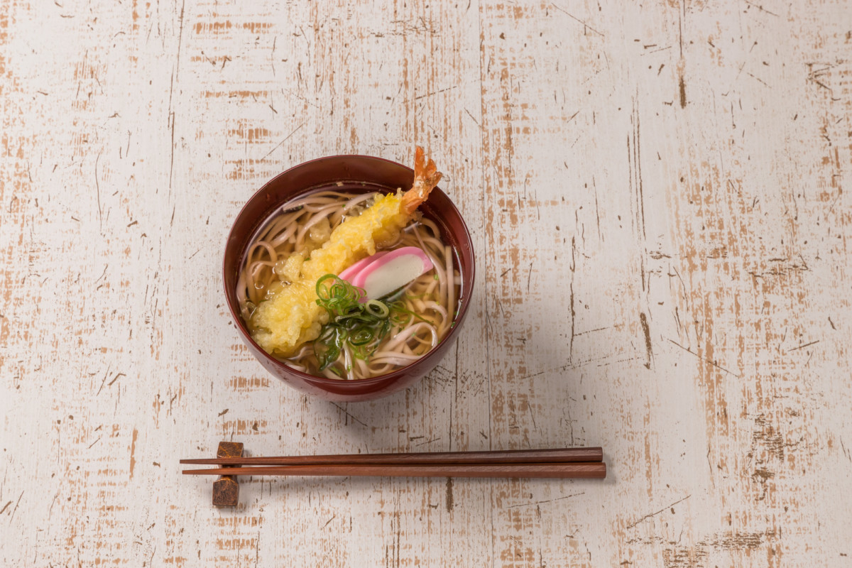 ダイエット中もok 天ぷらそばのカロリーと食べ方のコツ Litora リトラ